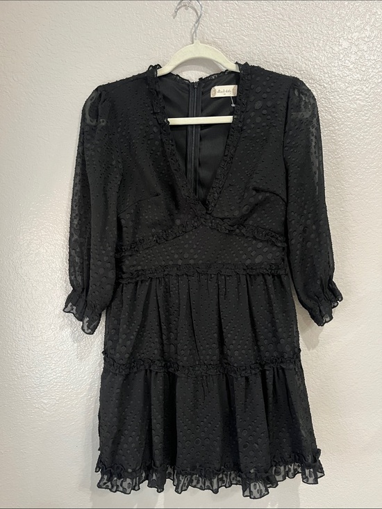 Altar'd State Dresses & Skirts - Altard State Black Textured V-Neck Ruffle Tiered Mini Dress Sz M Feminine TC0354